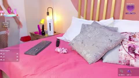 Snapshot of nicolee_angels chatting on 10-01-25, 08:04 N i c o l e online show from 10-01-25, 08:04