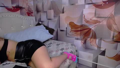 nicolee millerr online show from 01-17-25, 02:39