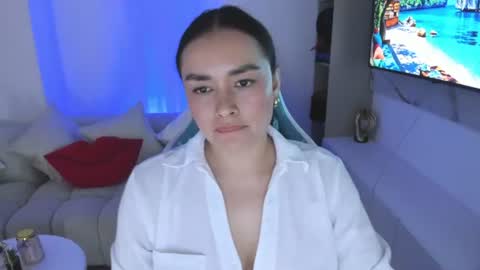 Snapshot of nicoleeorson chatting on 07-09-26, 11:42 Nicolle online show from 07-09-26, 11:42