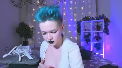 Snapshot of nicolefloret chatting on 12-18-24, 11:40 Nicole online show from 12-18-24, 11:40