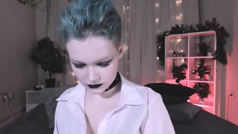 Snapshot of nicolefloret chatting on 12-20-24, 08:55 Nicole online show from 12-20-24, 08:55