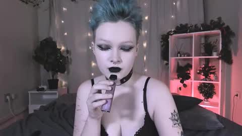 Snapshot of nicolefloret chatting on 12-21-24, 03:03 Nicole online show from 12-21-24, 03:03