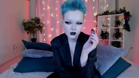 Snapshot of nicolefloret chatting on 12-22-24, 08:47 Nicole online show from 12-22-24, 08:47
