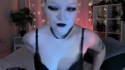Snapshot of nicolefloret chatting on 12-23-24, 02:56 Nicole online show from 12-23-24, 02:56