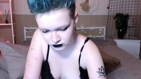 Snapshot of nicolefloret chatting on 12-31-24, 06:37 Nicole online show from 12-31-24, 06:37