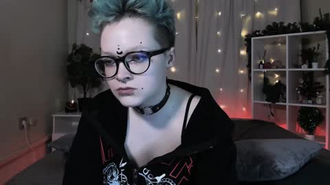 Snapshot of nicolefloret chatting on 01-08-25, 11:52 Nicole online show from 01-08-25, 11:52