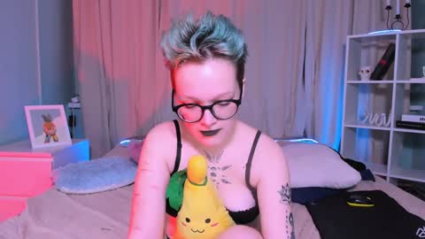Snapshot of nicolefloret chatting on 01-18-25, 12:35 Nicole online show from 01-18-25, 12:35