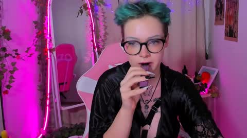 Snapshot of nicolefloret chatting on 02-01-25, 03:19 Nicole online show from 02-01-25, 03:19
