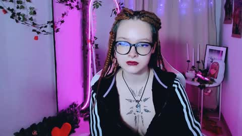 Snapshot of nicolefloret chatting on 02-06-25, 12:43 Nicole online show from 02-06-25, 12:43