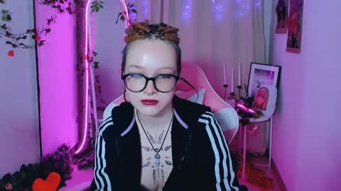 Snapshot of nicolefloret chatting on 02-06-25, 03:48 Nicole online show from 02-06-25, 03:48