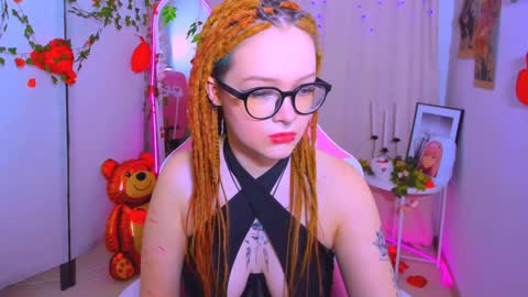 Snapshot of nicolefloret chatting on 02-08-25, 11:45 Nicole online show from 02-08-25, 11:45