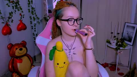 Snapshot of nicolefloret chatting on 02-12-25, 09:54 Nicole online show from 02-12-25, 09:54