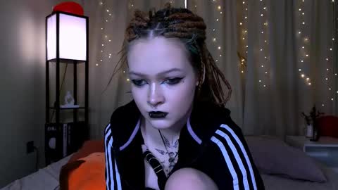 Snapshot of nicolefloret chatting on 02-19-25, 11:38 Nicole online show from 02-19-25, 11:38
