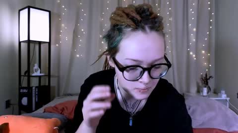 Snapshot of nicolefloret chatting on 02-28-25, 05:37 Nicole online show from 02-28-25, 05:37