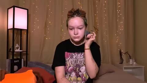 Snapshot of nicolefloret chatting on 03-11-25, 06:00 Nicole online show from 03-11-25, 06:00