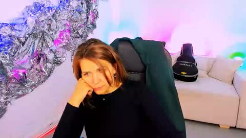 nicolehits online show from 09-09-25, 05:29