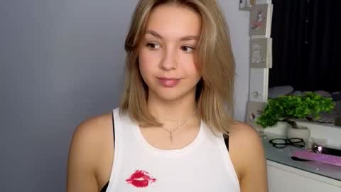 Snapshot of nicolelevis chatting on 12-05-25, 05:53 Nicole online show from 12-05-25, 05:53