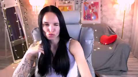 Nicole online show from 06-18-26, 03:38