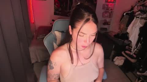 Nicol independent model online show from 10-13-25, 08:09