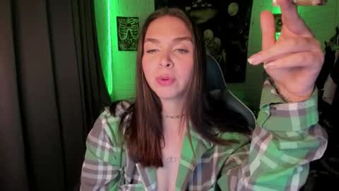 Nicol independent model online show from 10-22-25, 07:02