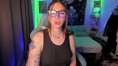 Nicol independent model online show from 11-10-25, 11:48