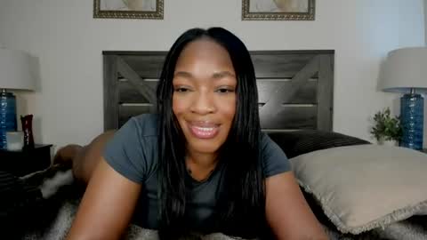 Snapshot of nicolesolace chatting on 06-12-26, 09:25 Nicole online show from 06-12-26, 09:25