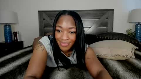 Snapshot of nicolesolace chatting on 06-25-26, 09:08 Nicole online show from 06-25-26, 09:08