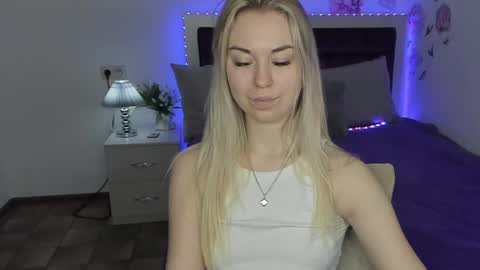 Snapshot of nicolestunning chatting on 05-13-26, 06:33 NicoleStunning online show from 05-13-26, 06:33