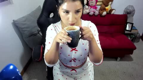 Snapshot of nicolettcolin chatting on 02-01-25, 12:40 Nicolettcolin  online show from 02-01-25, 12:40