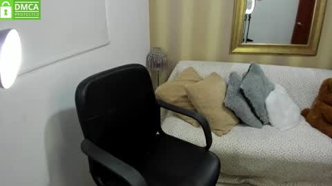 Snapshot of nicolettcolin chatting on 09-30-25, 06:24 Nicolettcolin  online show from 09-30-25, 06:24