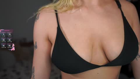 nicolette__shea_ online show from 12-05-24, 05:17