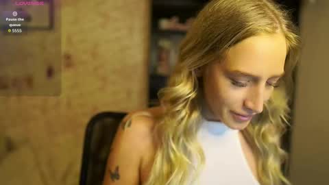 nicolette__shea_ online show from 10-18-25, 07:20