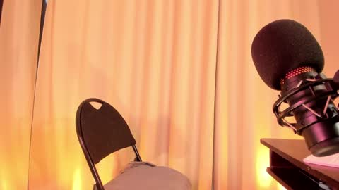 Snapshot of nicolette_tay chatting on 02-08-25, 04:57 Nicol online show from 02-08-25, 04:57