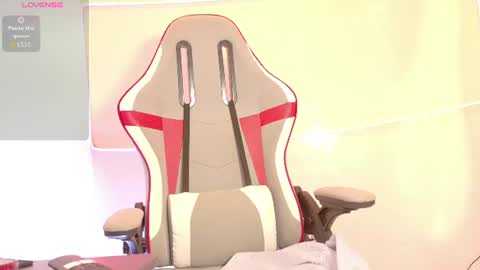 Snapshot of nicoll_evanns chatting on 07-30-26, 01:21 Nicoll online show from 07-30-26, 01:21