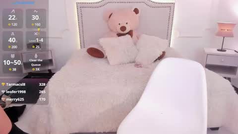 Snapshot of nicolle_foxy chatting on 12-30-24, 10:01 Nicolle online show from 12-30-24, 10:01