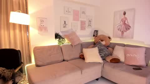 Snapshot of nicolle_foxy chatting on 02-13-25, 03:39 Nicolle online show from 02-13-25, 03:39
