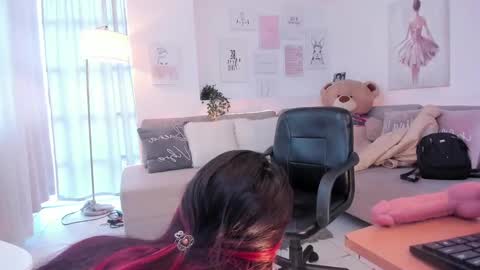 Snapshot of nicolle_foxy chatting on 02-25-25, 07:58 Nicolle online show from 02-25-25, 07:58