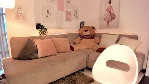 Snapshot of nicolle_foxy chatting on 03-06-25, 08:16 Nicolle online show from 03-06-25, 08:16