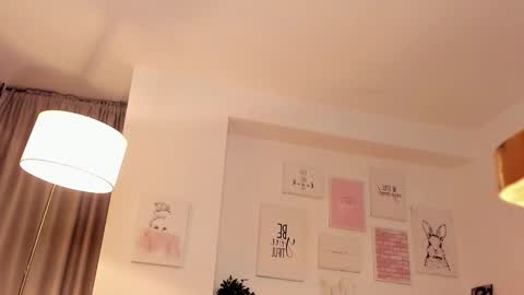 Snapshot of nicolle_foxy chatting on 03-12-25, 02:09 Nicolle online show from 03-12-25, 02:09