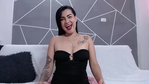 Snapshot of nicolle_gomes chatting on 02-18-26, 07:32 nicolle gomes online show from 02-18-26, 07:32