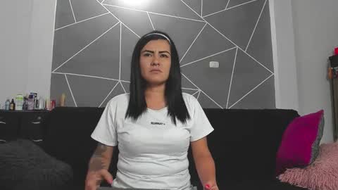 Snapshot of nicolle_gomes chatting on 03-06-26, 02:41 nicolle gomes online show from 03-06-26, 02:41