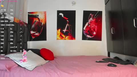 nicolle_hanks1 online show from 04-24-26, 02:36