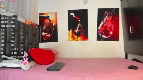 nicolle_hanks1 online show from 04-25-26, 02:25