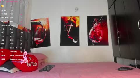 nicolle_hanks1 online show from 06-23-26, 02:09