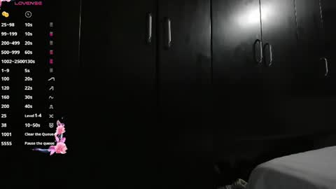 nicolle_hanks1 online show from 07-28-26, 07:39