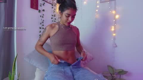 Snapshot of nicolle_swt chatting on 05-15-26, 12:12 Nicolle online show from 05-15-26, 12:12
