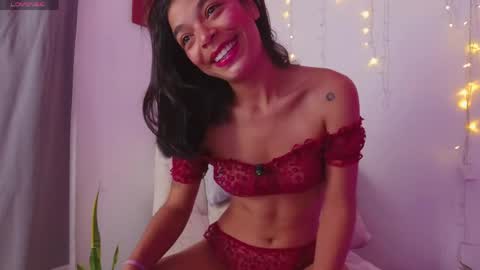 Snapshot of nicolle_swt chatting on 05-20-26, 10:54 Nicolle online show from 05-20-26, 10:54