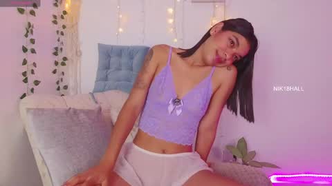 Snapshot of nicolle_swt chatting on 06-06-26, 11:04 Nicolle online show from 06-06-26, 11:04