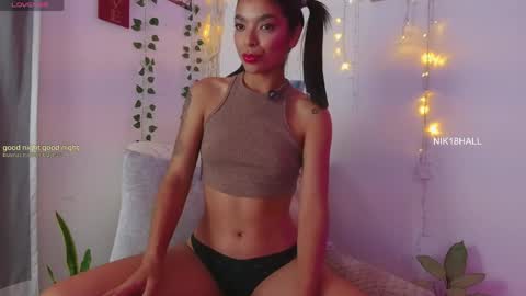 Snapshot of nicolle_swt chatting on 06-07-26, 01:10 Nicolle online show from 06-07-26, 01:10