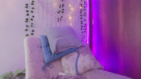 Snapshot of nicolle_swt chatting on 07-28-26, 02:13 Nicolle online show from 07-28-26, 02:13